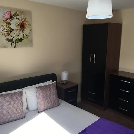 Starlite Serviced * Leeds (West Yorkshire)
